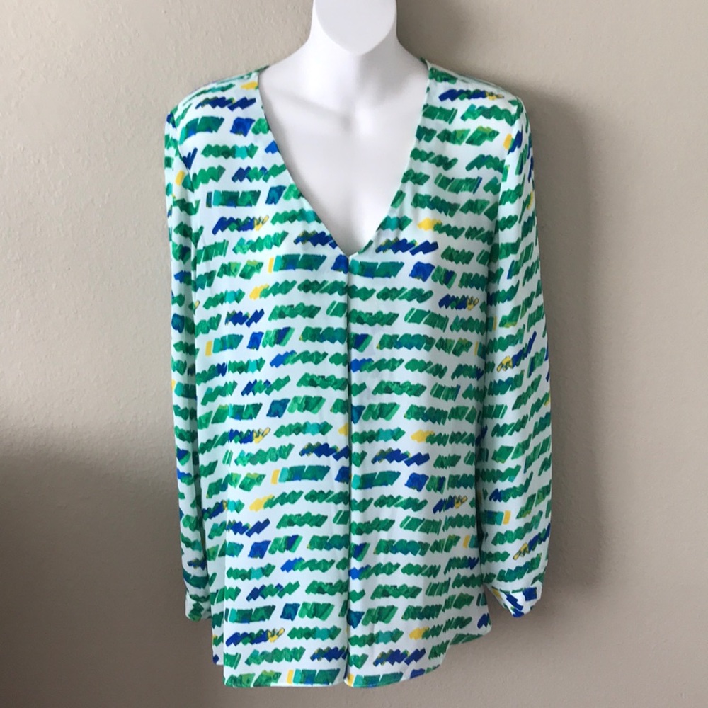 Vince Camuto geometric pleated long sleeve blouse